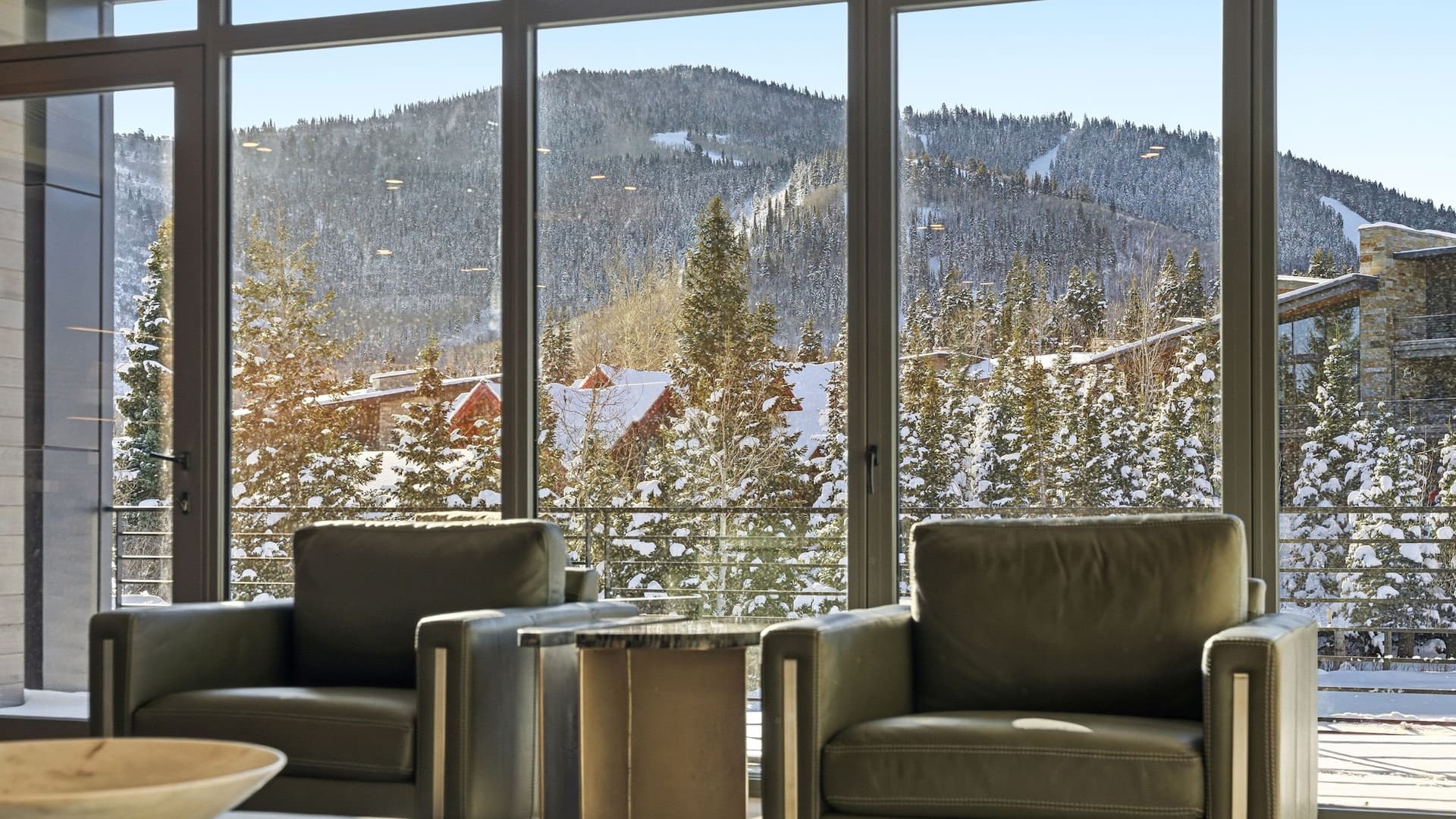 第 5，共 6 Hyatt Centric Park City Main Living Room Chairs Windows