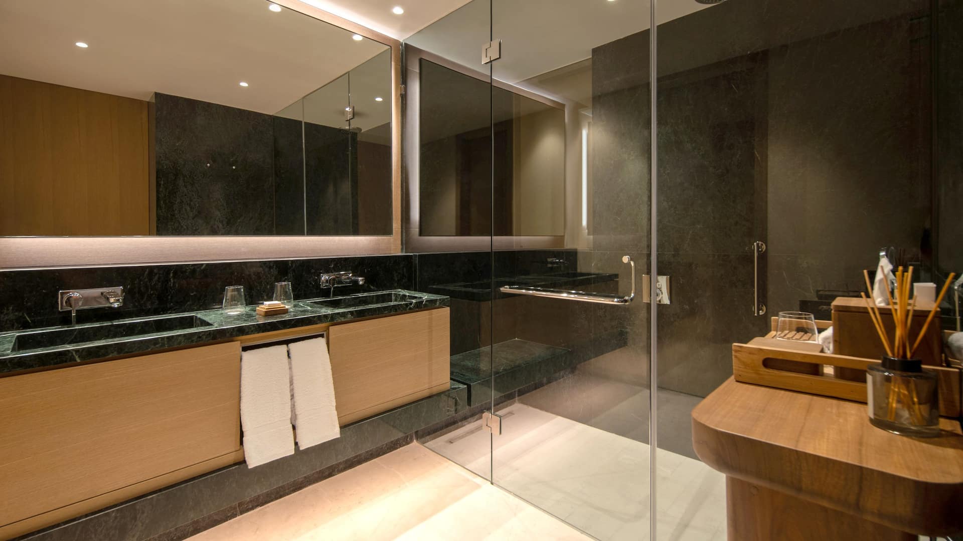 3 of 4 Grand Hyatt Cancun Beach Resort Bathroom Vanity