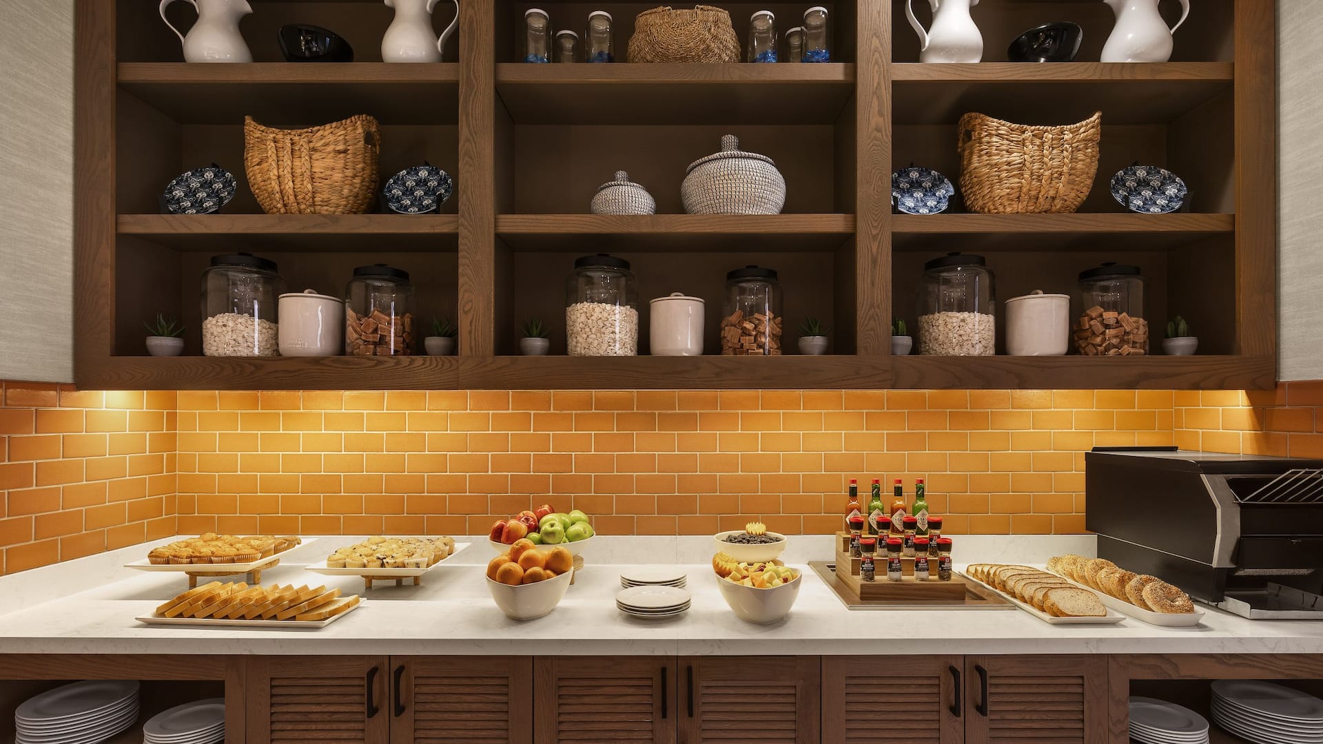 4 of 4 Hyatt House Charleston/Historic District Breakfast Bar Close