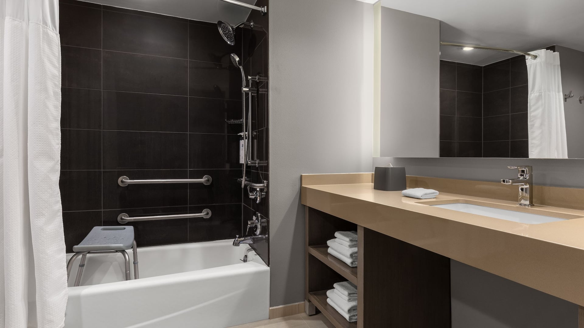 1 of 6 Hyatt House Charleston/Historic District Accessible Tub