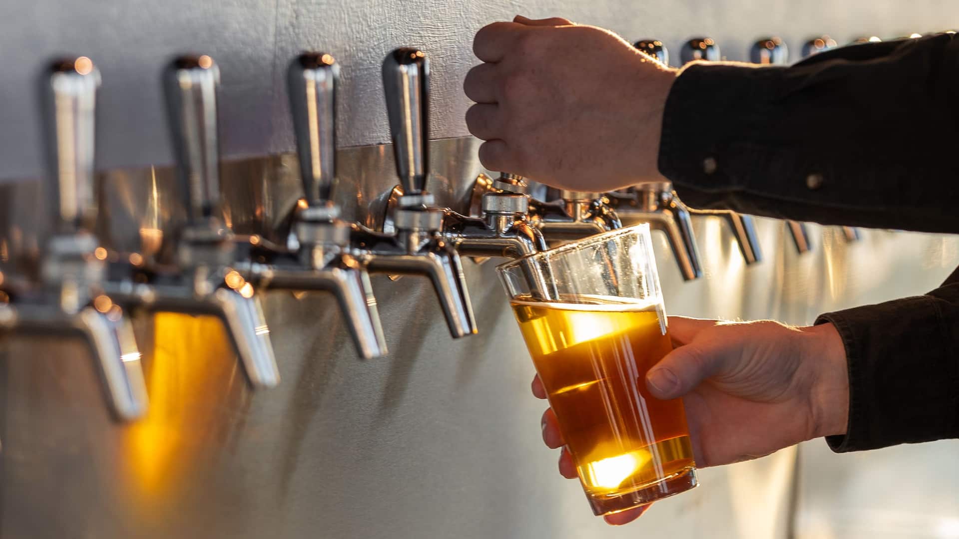 2 of 5 Hyatt House Charleston/Historic District Pour Taproom Tap