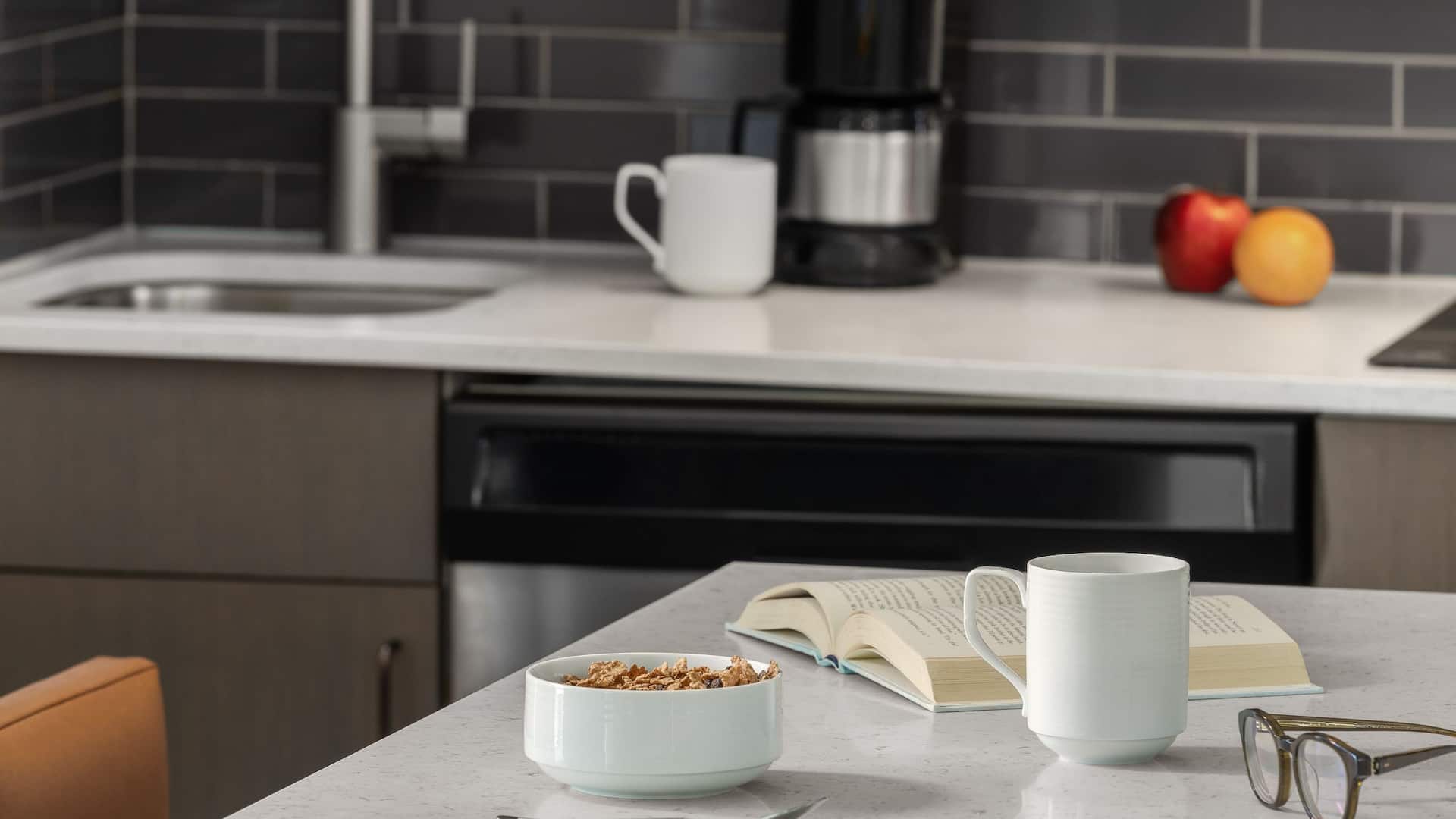 Hyatt House Charleston/Historic District Studio King Kitchen Breakfast