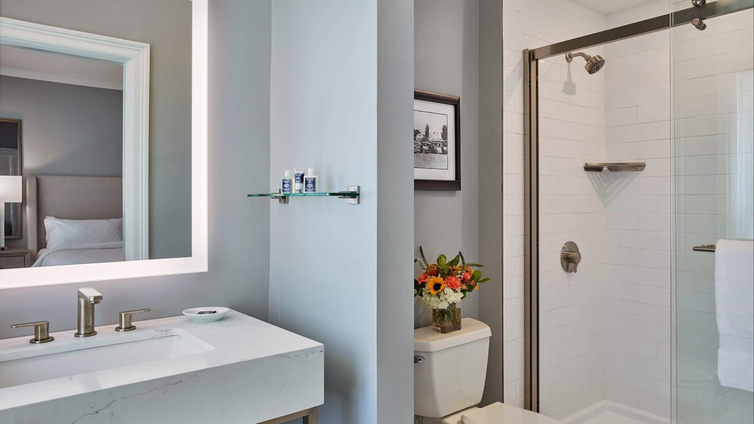 Seaview Hotel Guest Bathroom