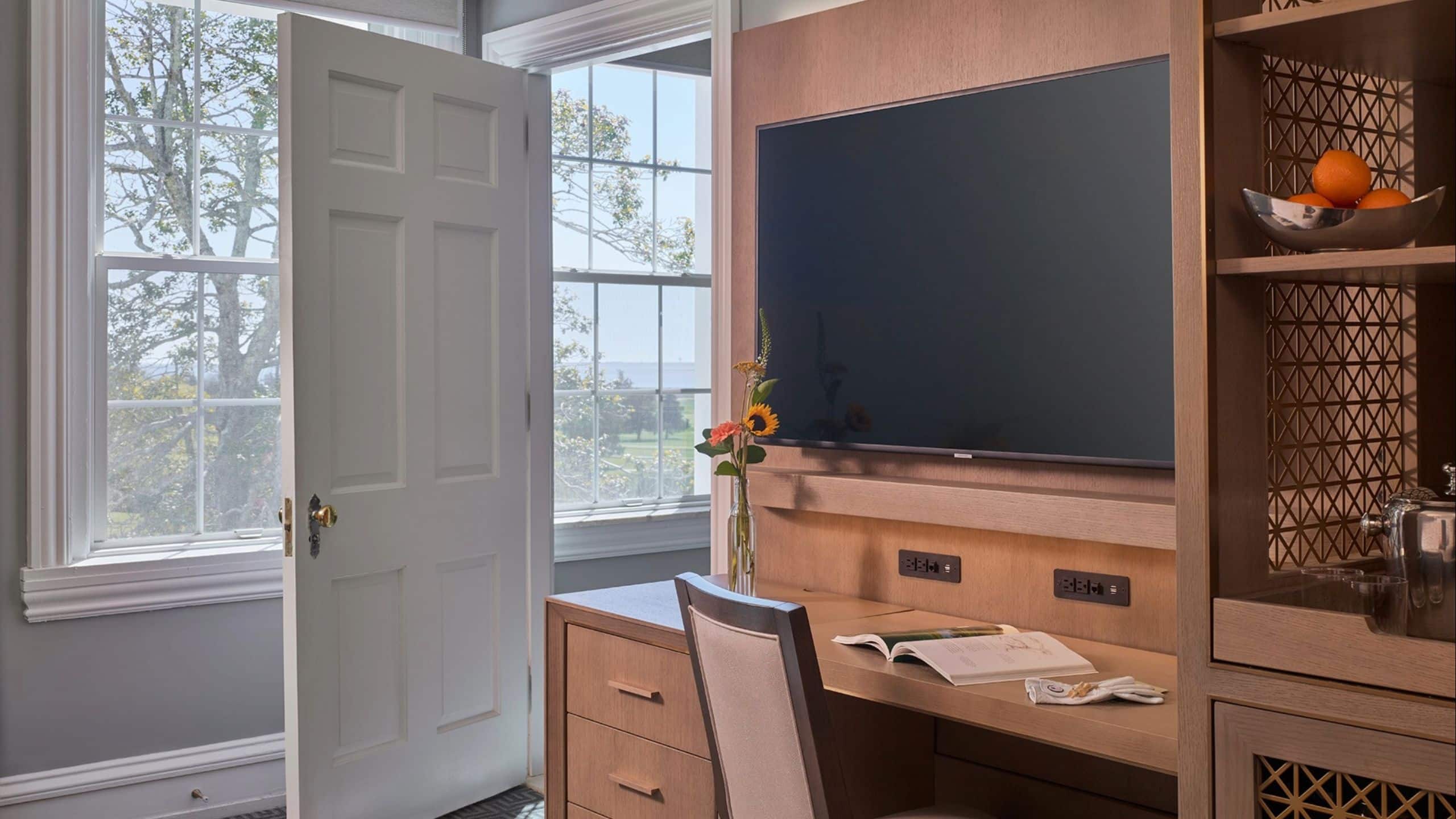 Seaview Hotel King Room Desk