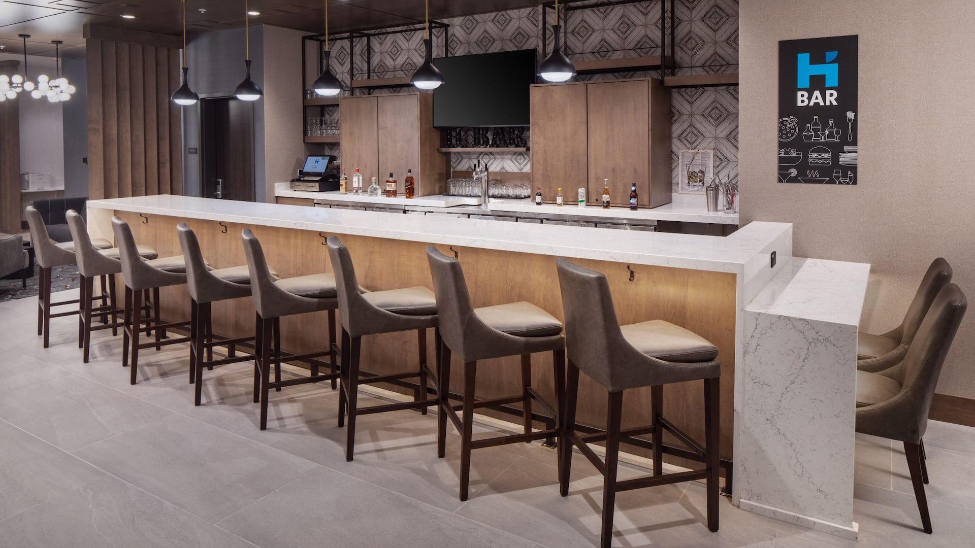 Hyatt House HH_P205 Drinks on Bar